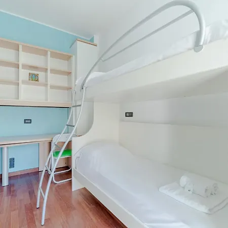 Apartment Bright Near The