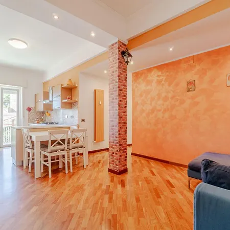 Apartment Bright Near The